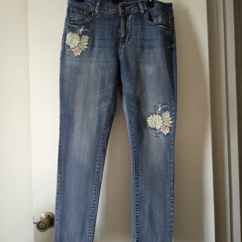 Lot of 2 Westport size 10 skinny jeans gently used